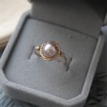 bague en or avec perle nacrée