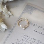 bague en or avec perle blanche
