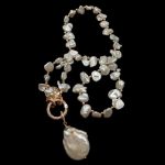 bijou baroque en perles Keshi