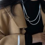 bijou en perles blanches