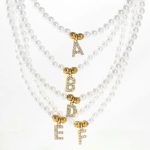 bijou perle avec initiale Letizia