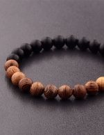 bijou perles de bois et d'onyx