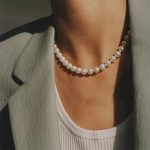 bijou ras de cou perles blanches