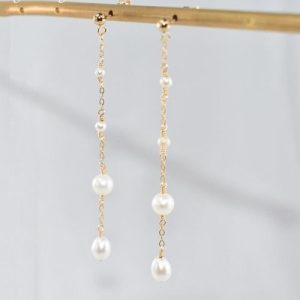 boucle d'oreille perle pendante akira