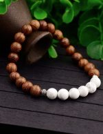 bracelet fait main en bois et pierre semi précieuse