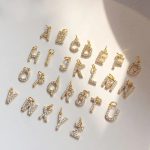 collier élégant perle lettre