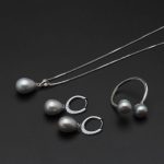 ensemble de bijoux en argent et perles