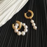 ornements en perles d'eau douce asymétriques