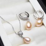 parure élégante en perles