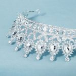couronne en argent style floral